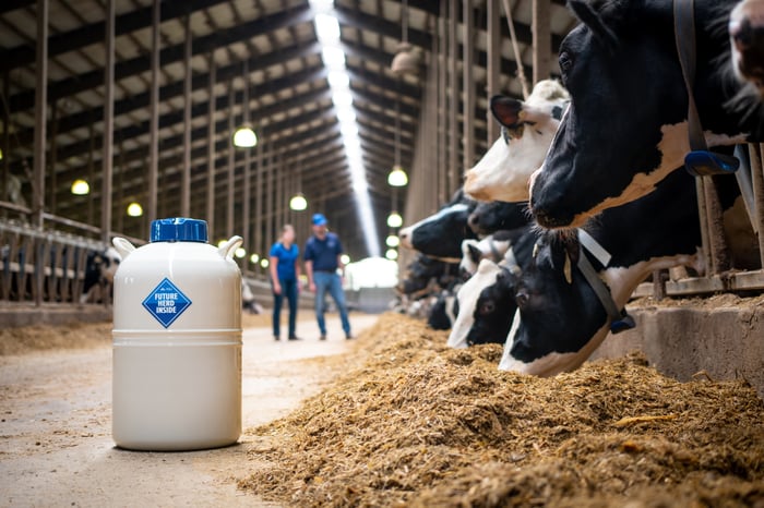 FHI Semen Tank with Reps